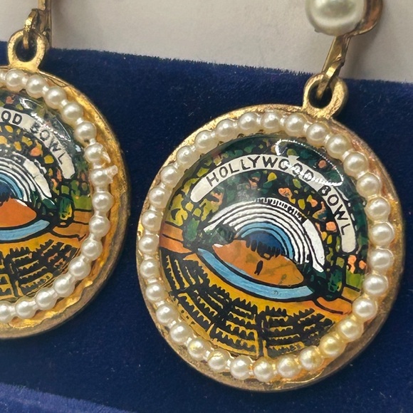 Rare Hollywood Bowl Pearl Drop Painting Earrings​​ - Picture 4 of 11